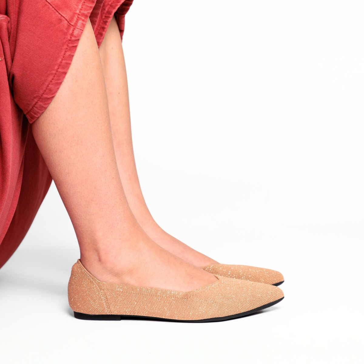 Zapatos cómodos dorados para mujer Superblandas, tejidos con brillo y punta estilizada